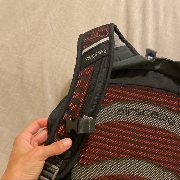 Osprey escapist 18 backpack - gently used - Picture 8 of 15